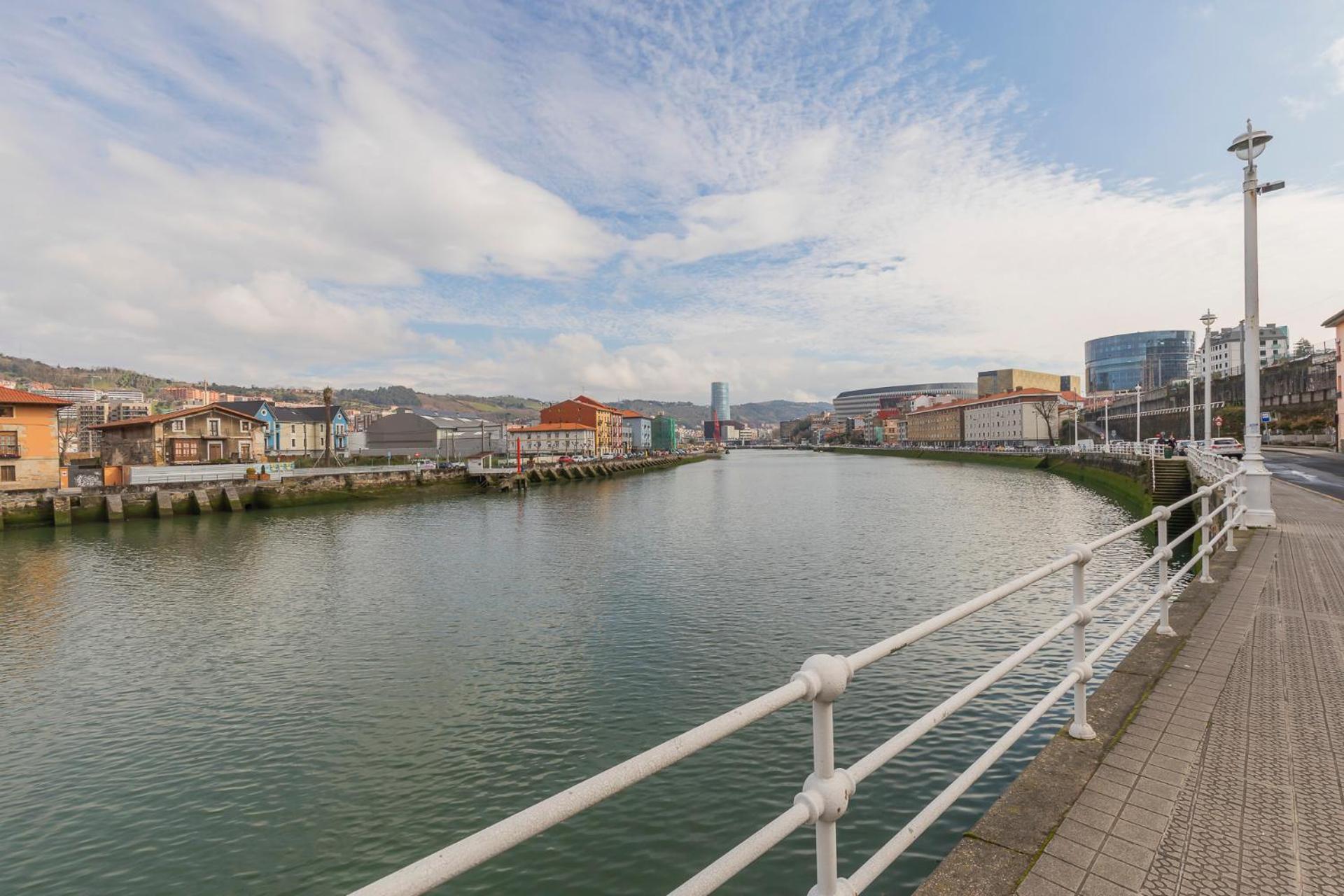 Akomodat En Apartamento Luminoso Junto Al Paseo De La Ria Bilbao Zewnętrze zdjęcie