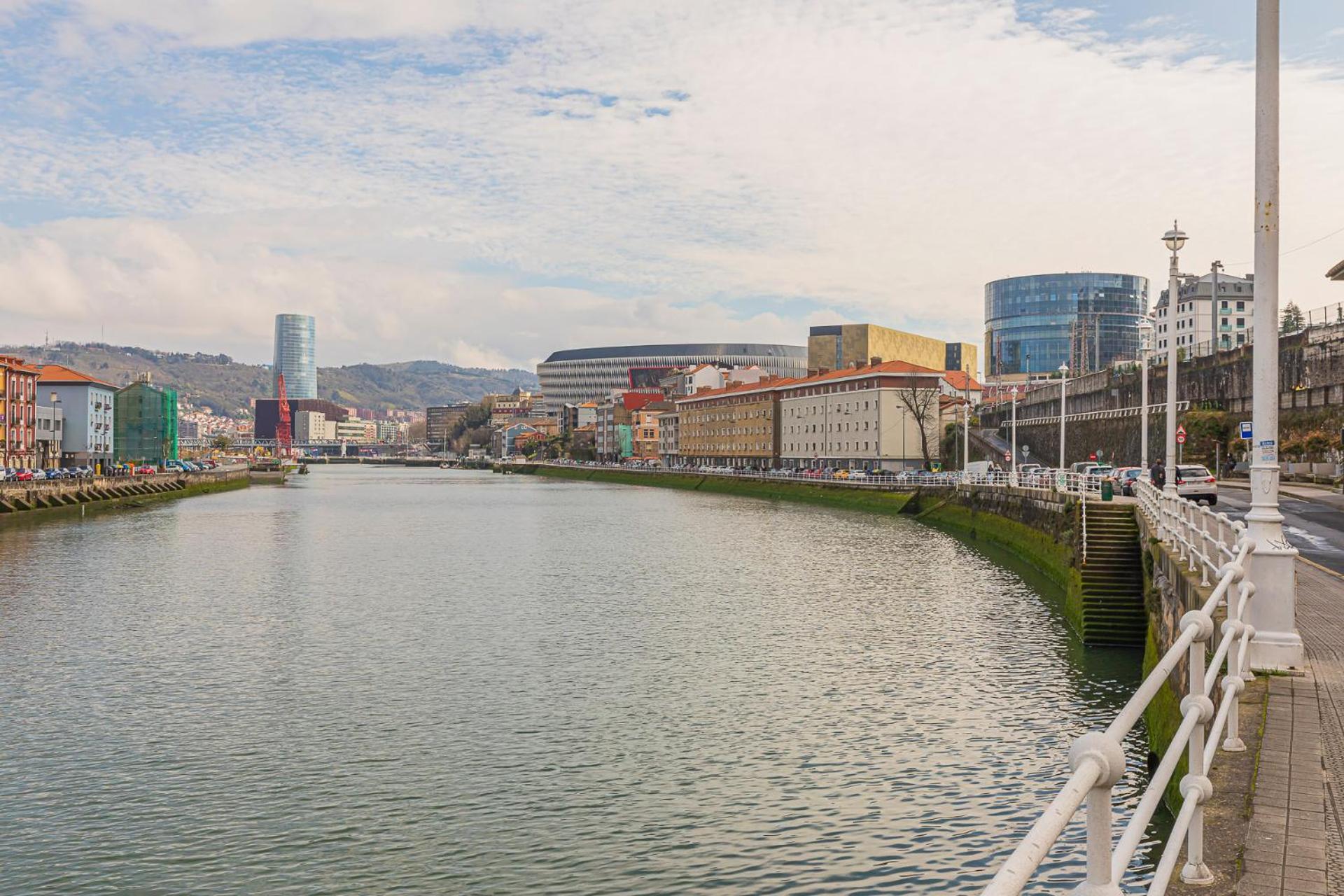 Akomodat En Apartamento Luminoso Junto Al Paseo De La Ria Bilbao Zewnętrze zdjęcie